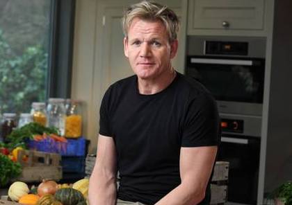 Gordon se skinuo: 'Prezgodan si, trebaš postati goli kuhar...