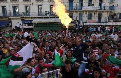 Nogometni 'rat': Egipat i Alžir uz 15.000 policajaca