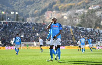 VIDEO Napoli nastavlja lov na titulu: Pala tri komada u Speziji