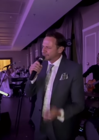 Bešlagić se uhvatio mikrofona i zapjevao hit Tome Zdravkovića: 'Pjevaš bolje nego pola estrade'