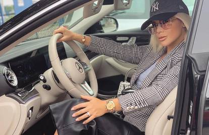 Šuput se pohvalila skupocjenim Mercedesom, a fanovi joj pisali poruke i komentirali kako vozi