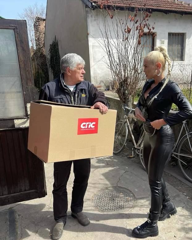 FOTO Obožava Vučića i Putina. Srpska političarka: Ružni bi da se politikom bave samo gabori!'