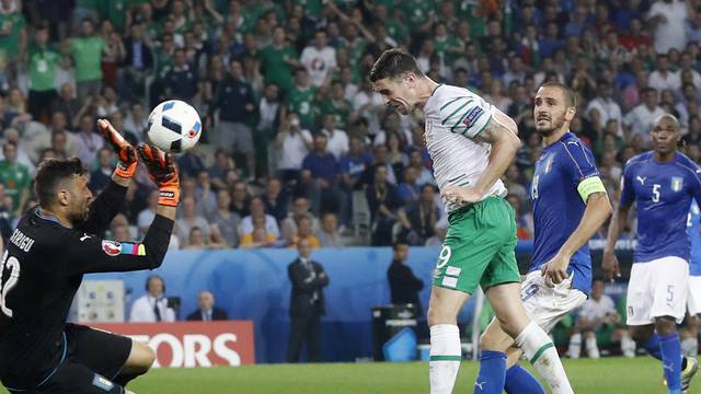 Italy v Republic of Ireland - EURO 2016 - Group E