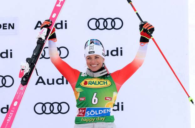 FILE PHOTO: FIS Alpine Ski World Cup - Women's Giant Slalom