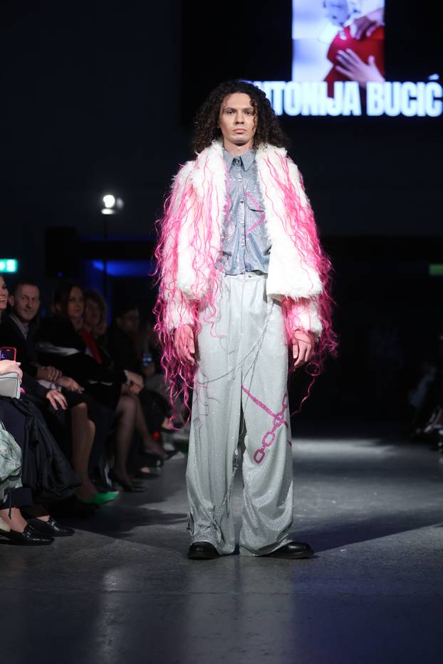 DIPMOD_10 - modna revija diplomskih kolekcija studenata Sveučilišta u Zagrebu Tekstilno-tehnološkog fakulteta