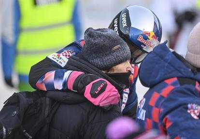 FOTO Baka i djed bodrili Zrinku: Pogledajte atmosferu hrvatskih navijača na utrci u Sloveniji...