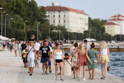 Zadar je pod opsadom turista: Mnogi se kupaju kod orgulja