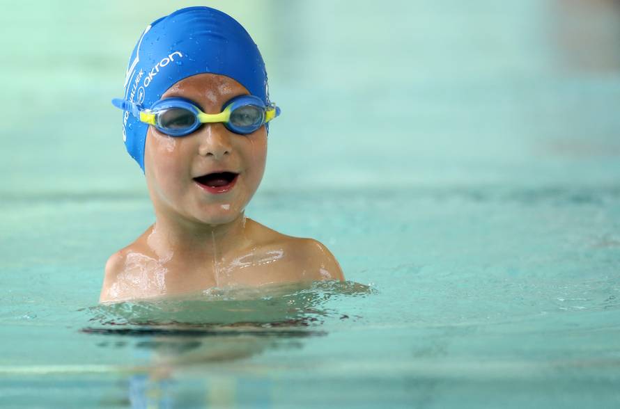 Dječak bez ruku osvojio zlatnu medalju: 'Njemu je bazen sve'