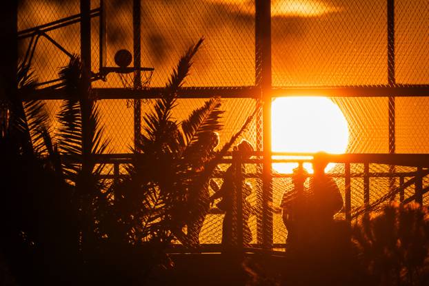 Zalazak sunca iznad igrališta na Žnjanskom platou