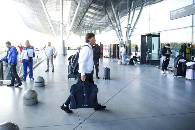 Zagreb: Odlazak hrvatske nogometne reprezentacije u Prag 