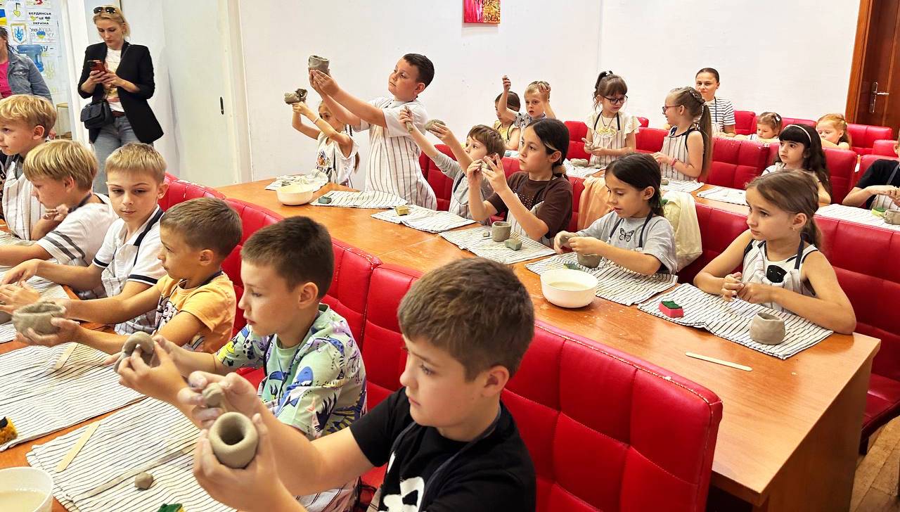 Uz potporu Favbet Foundationa održana je besplatna radionica keramike za ukrajinsku djecu