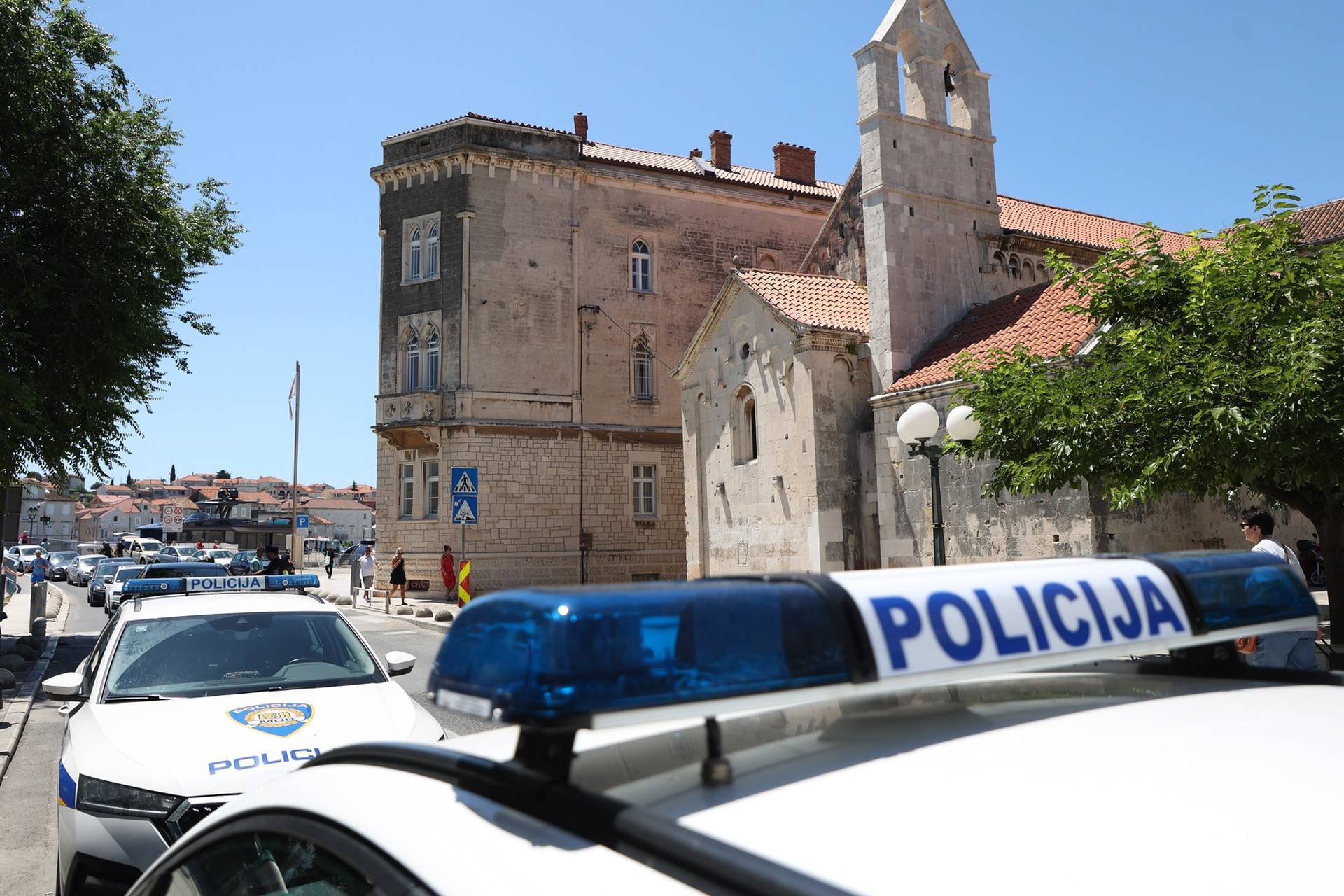 Trogir: Policijske partole blokirale su oba Čiovska mosta, pregledava se svaki automobil