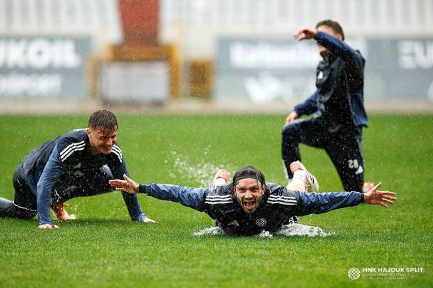 Hajdukovci su počeli pripreme po potopu. Pogledajte kadrove