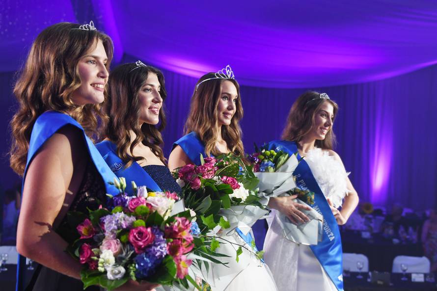 Korina je hrvatska Miss sporta. Ima 19 godina i trenira atletiku