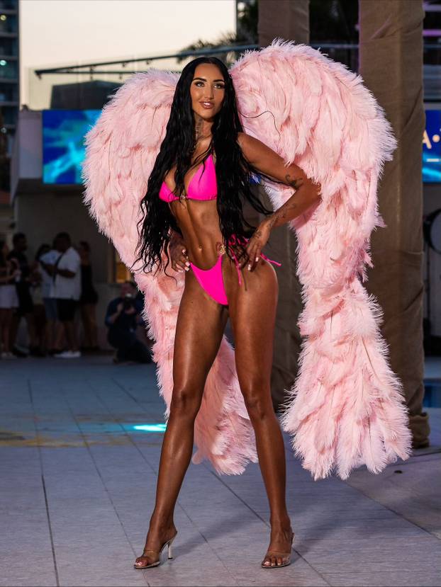 FOTO Ima top tijelo i tajnim poslom zarađuje bogatstvo: 'Ne tražite me novac, nađite posao'