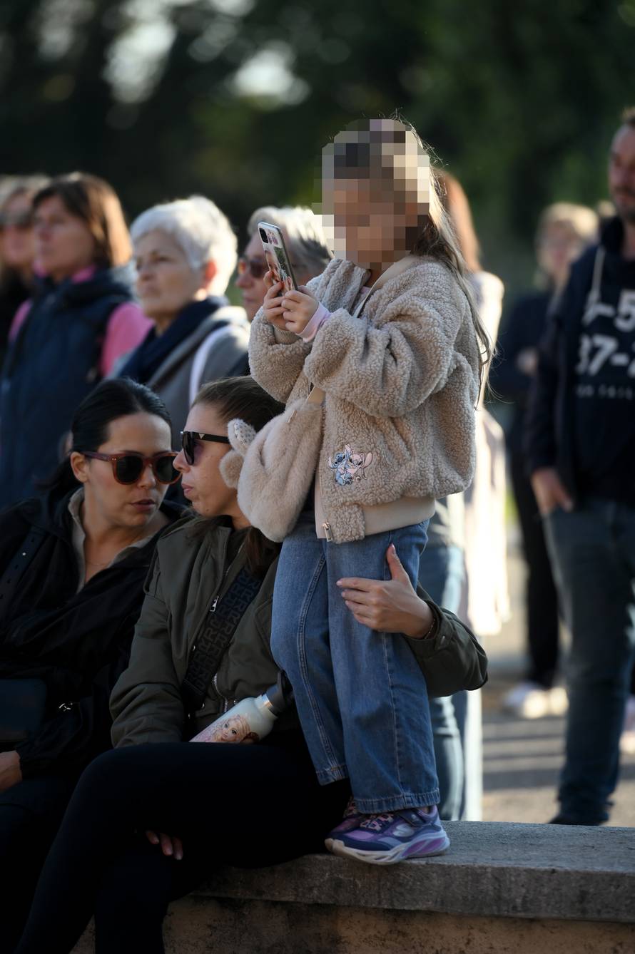 Zagreb: U Dubravi održan prosvjed protiv međuvršnjačkog nasilja