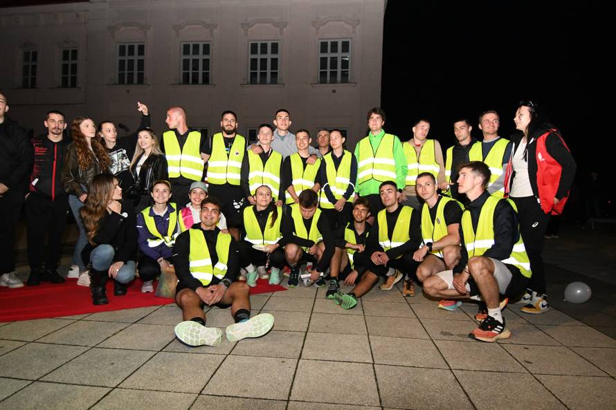 Virovitica: Severina dočekala srpske studente koji trče do Bruxellesa