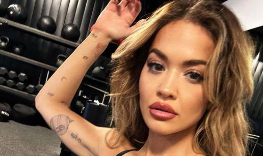 Rita Ora na jahti je pokazala isklesanu liniju: 'Doslovno si najzgodnija žena na svijetu'