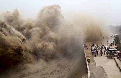 Čišćenje: Milijuni tona mulja izašli kroz nasip Žute rijeke
