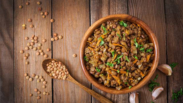 Lentil,With,Carrot,And,Onion,In,A,Wooden,Bowl.,Healthy