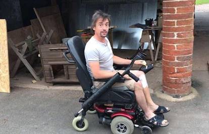 Richard Hammond je 'nabrijao' svoja kolica pa sad u njima juri