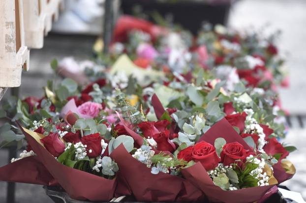 Šibenik: Kupovina cvijeća povodom Međunarodnog dana Žena