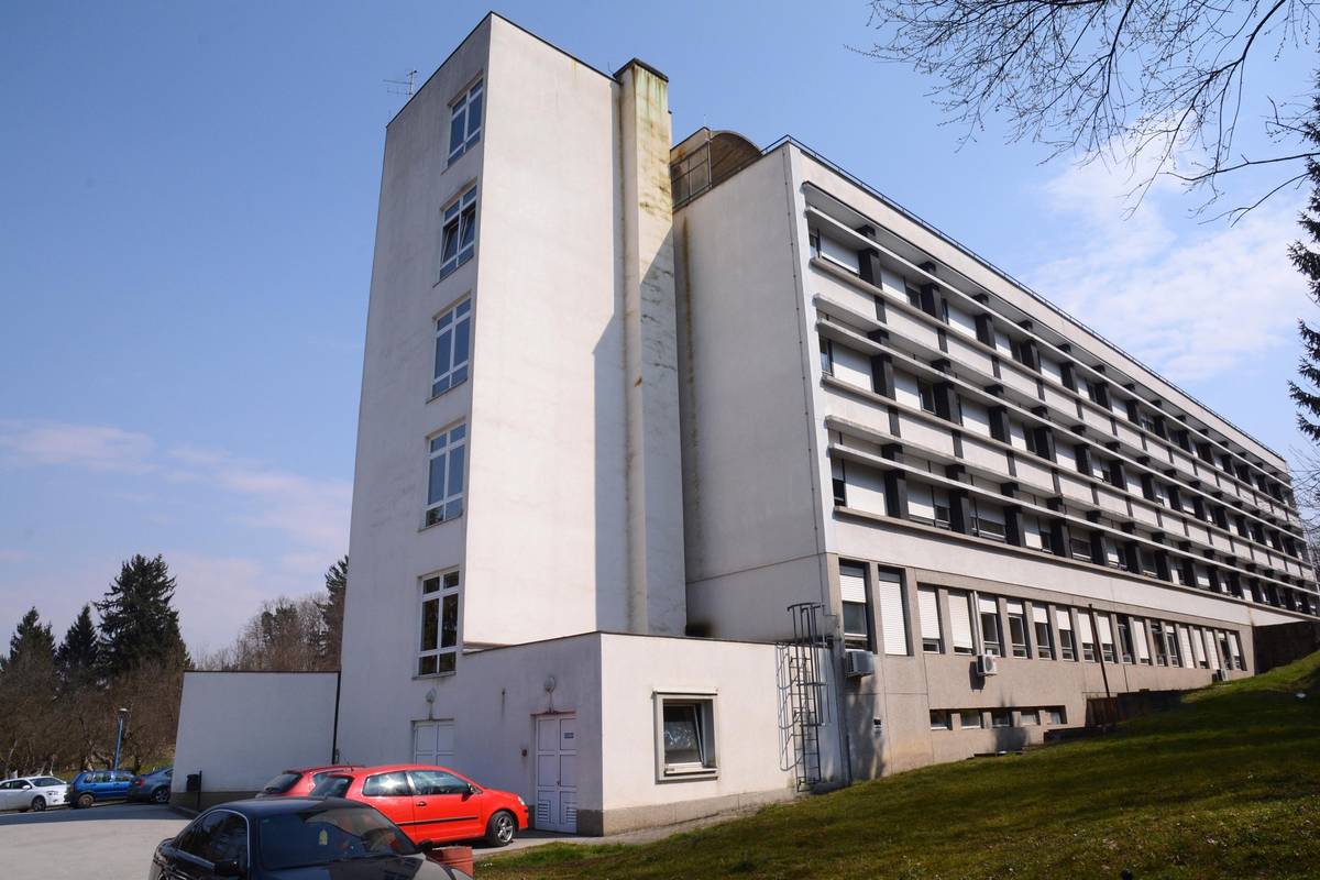 Mladića (23) osumnjičili za krađu radijatora i šahtova iz oštećene petrinjske bolnice