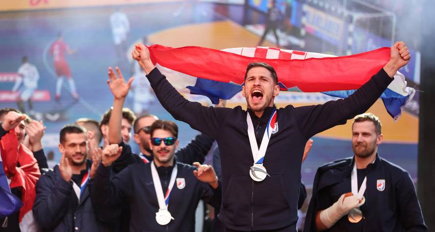 Zagreb: Hrvatska rukometna reprezentacija stigla na svečani doček na Trgu bana Josipa Jelačića