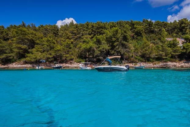 Vela Luka: Uvala Slatina