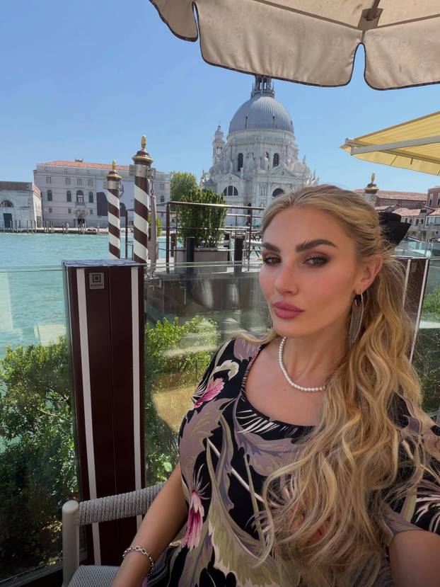 FOTO Možda ste ju sreli... Bujna influencerica posjetila Jadran: 'Ja sam u Hrvatskoj, a vi niste'