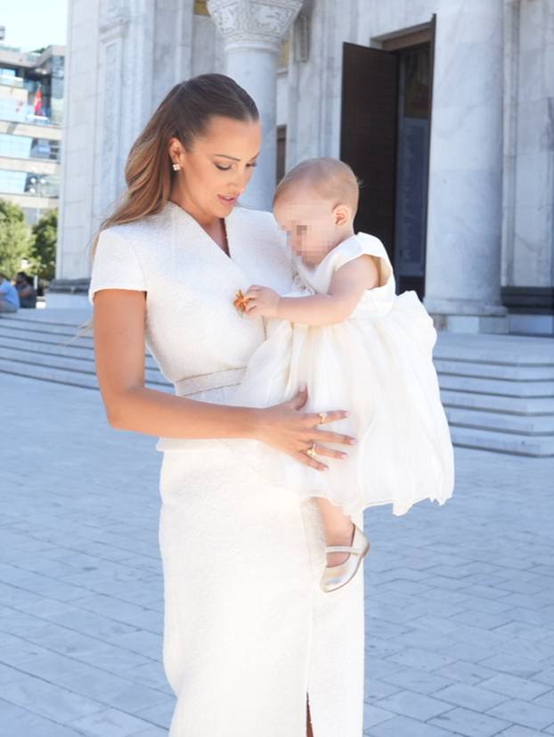 Beograd: Aleksandra Prijović i Filip Živojinović krstili kćer na dan kad  se rodila 