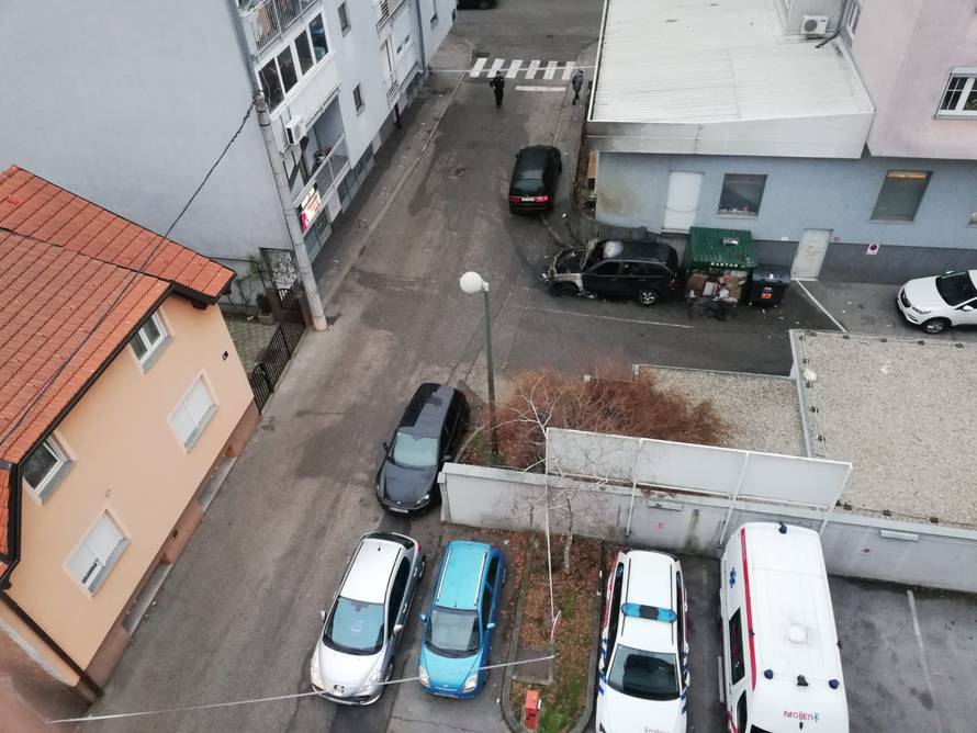 BMW potpuno izgorio nakon eksplozije, vatra zahvatila i VW