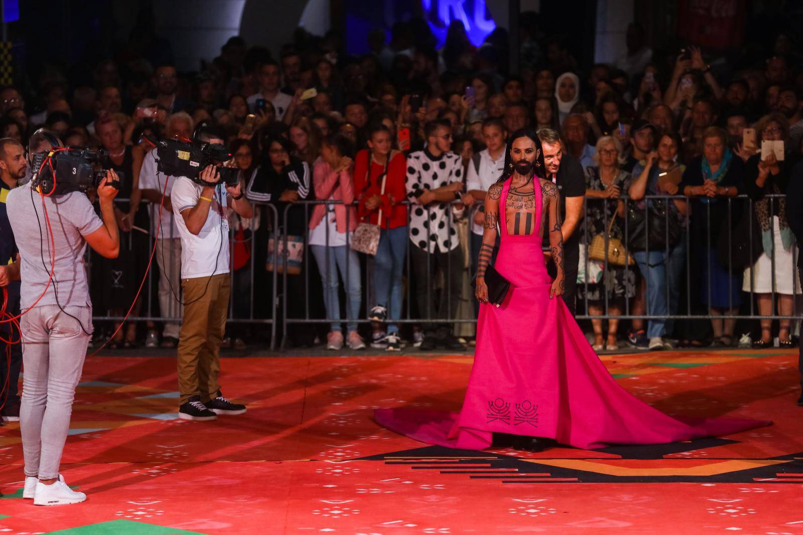 Sarajevo: BoÅ¾o VreÄo prodaje haljinu s crvenog tepiha, a novac Äe donirati