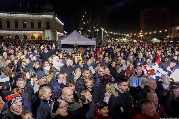 Vukovarci Novu 2023. dočekali uz Bosutske bećare i Mladena Grdovića