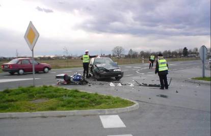 Pijan udario muškarca na motoru i teško ga ozlijedio