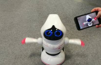Rasplesani robot obožava učiti nove plesove i pomagati djeci