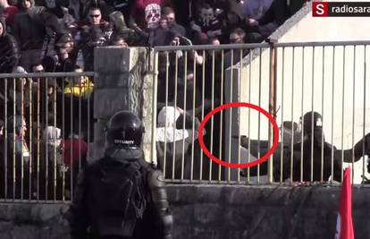 Pucao je na navijače Sarajeva: Policajac je ispalio suzavac...