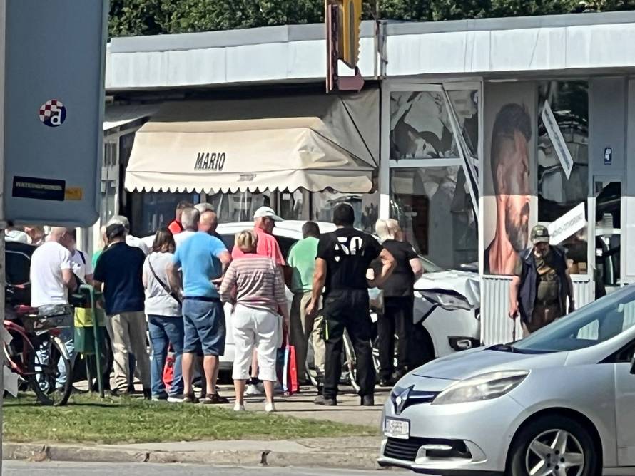 Lom u Velikoj Gorici: 'Čovjek se autom zabio u izlog dućana!'