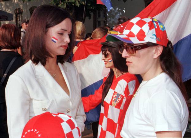 Zagreb: 12.07.1998., do?ek bron?anih nogometaša 