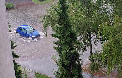 Lijevalo kao iz kabla: Kiša ulice u Varaždinu pretvorila u potoke