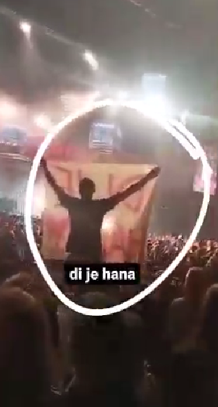 Grašin fan na koncertu u Splitu digao transparent 'Di je Hana?', pjevač mu odgovorio: 'Gore je!'