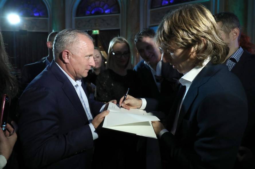 'Tata i mama, ovo je za vas': Lukina posveta roditeljima...