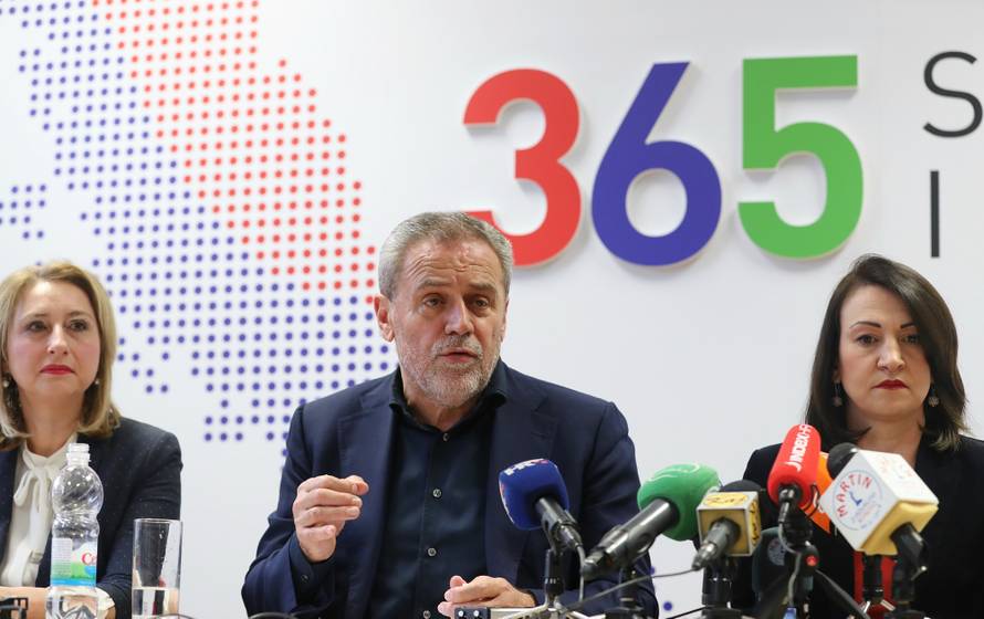 Kakav je to zakon? Informatika se uvodi da se izbaci vjeronauk