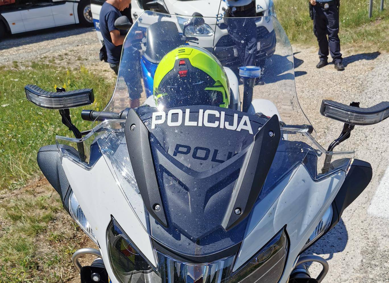 Pijana preticala kolonu pa onda vrijeđala policajce, vozačku nije imala, trijeznila se u zatvoru...