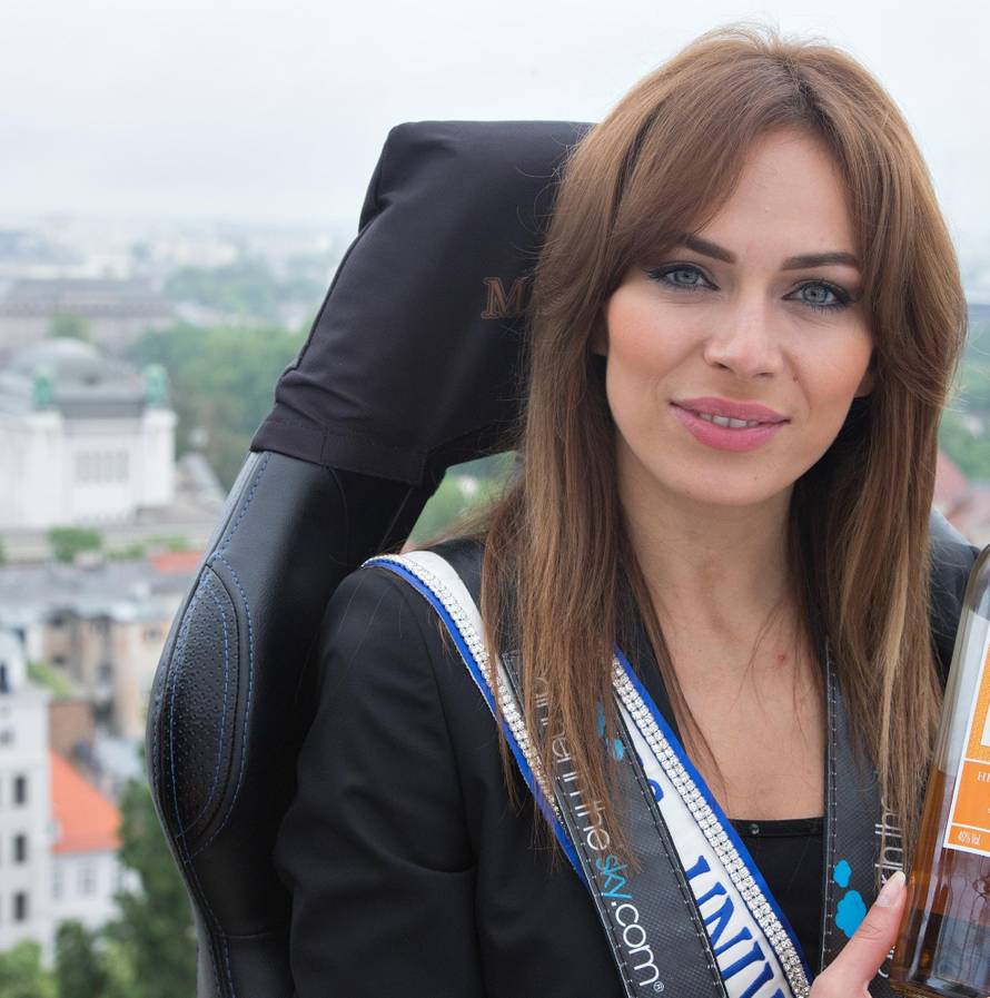 Kriju vezu: Goran Vlaović ljubi 17 godina mlađu Ivanu Mišuru