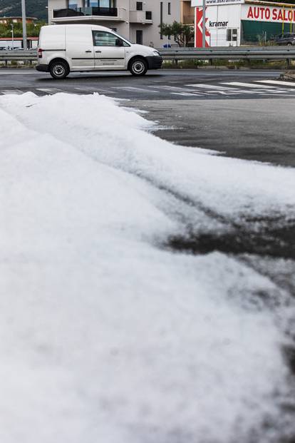 Grmljavinsko nevrijeme s tučom zahvatilo Kaštela