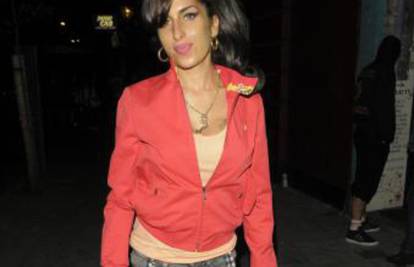 Amy Winehouse na odmoru se ponaša kao pravi dr. Dolittle