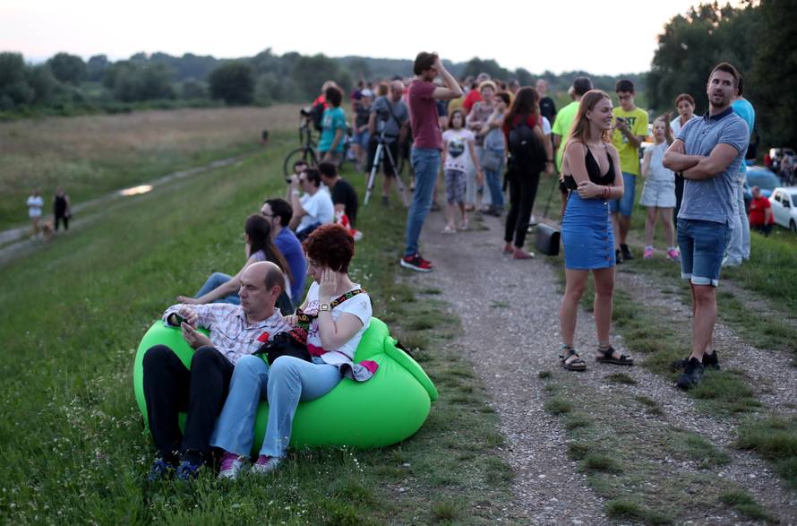 Zagreb: Gledanje najduÅ¾e potpune pomrÄine Mjeseca ovog stoljeÄa