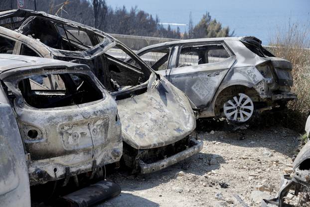 Omiš: Veliki broj izgorenih automobila u požaru