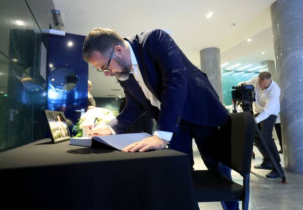 Zagreb: Komemoracija za preminulog novinara i urednika Nove TV Mislava Bagu